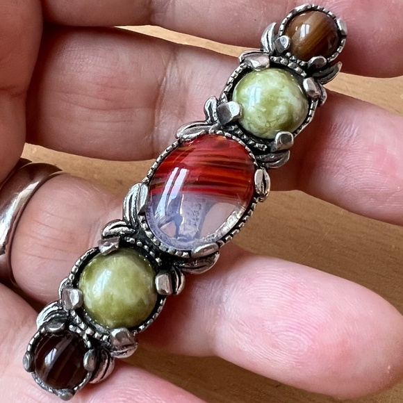 VINTAGE SCOTTISH BANDED AGATE & GREEN CONNEMARA MARBLE PIN BROOCH KNOT DESIGN